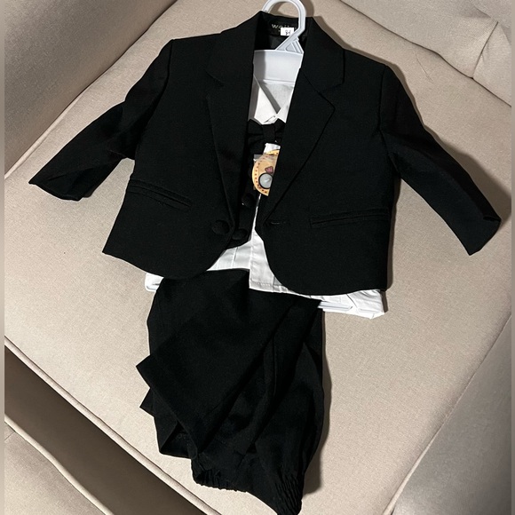 Black Baby Suit (3 Months) - Picture 3 of 6